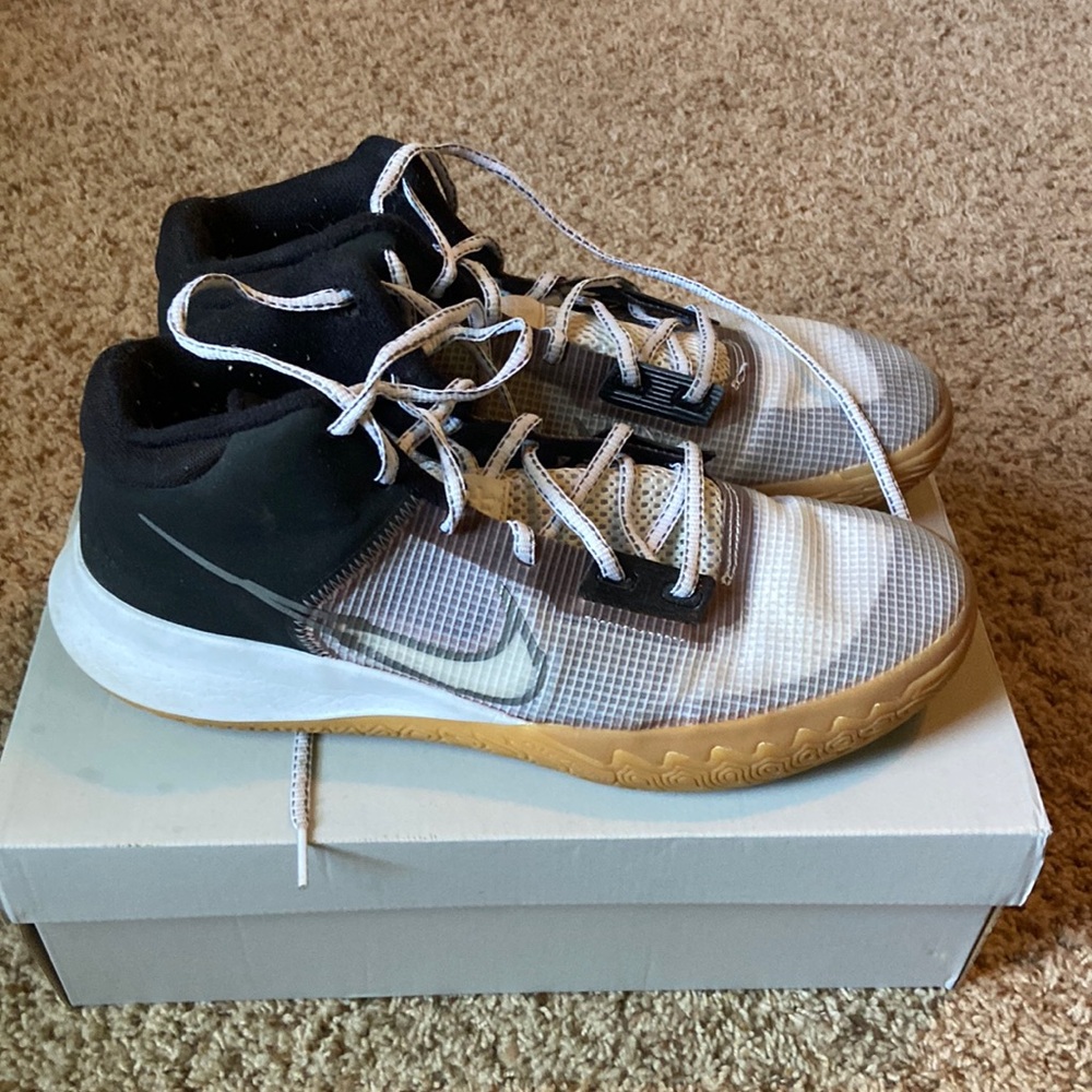 Men’s Kyrie Basketball Shoes (11.5)